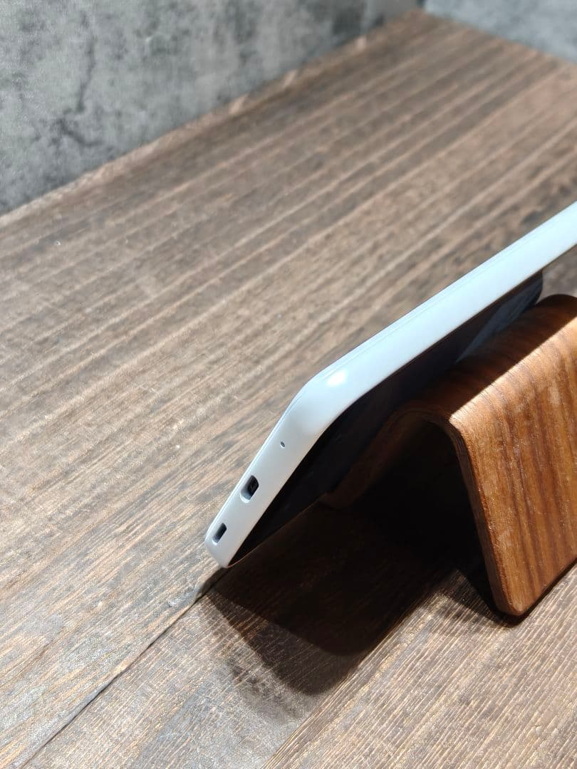 美品 arrows F-51B SIMフリー スマホ