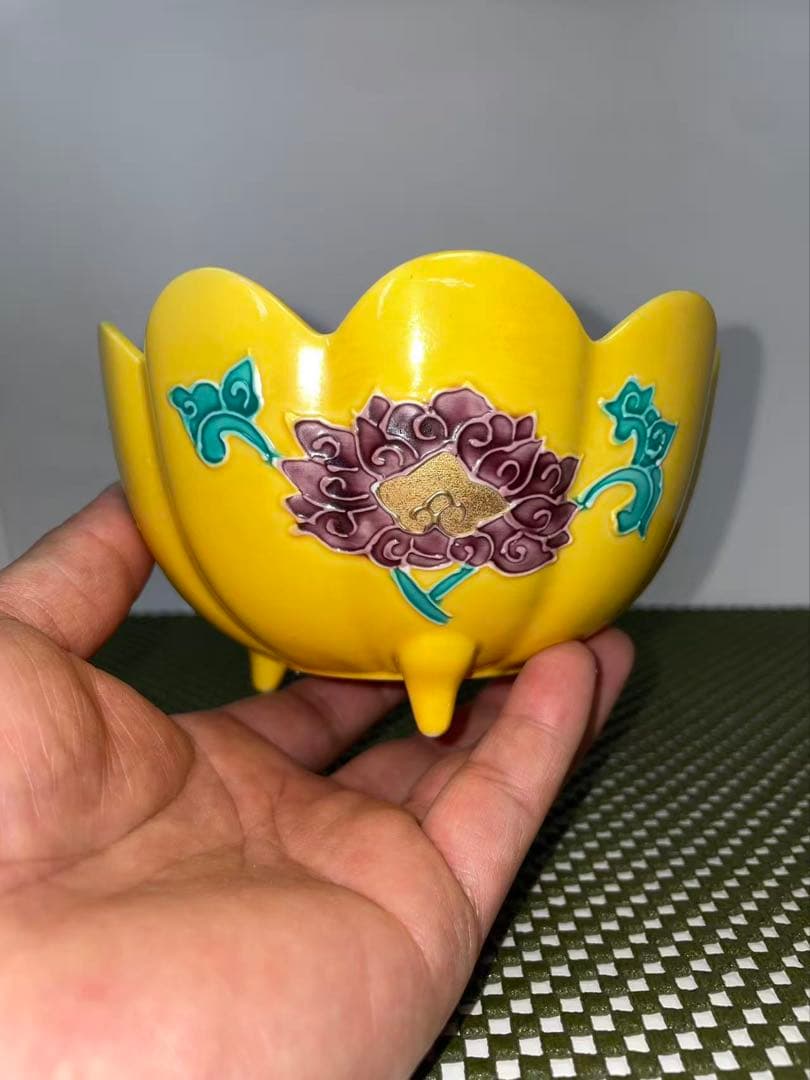 錦右衛門　　黄コウチー珍花絵唐草菊割小丼