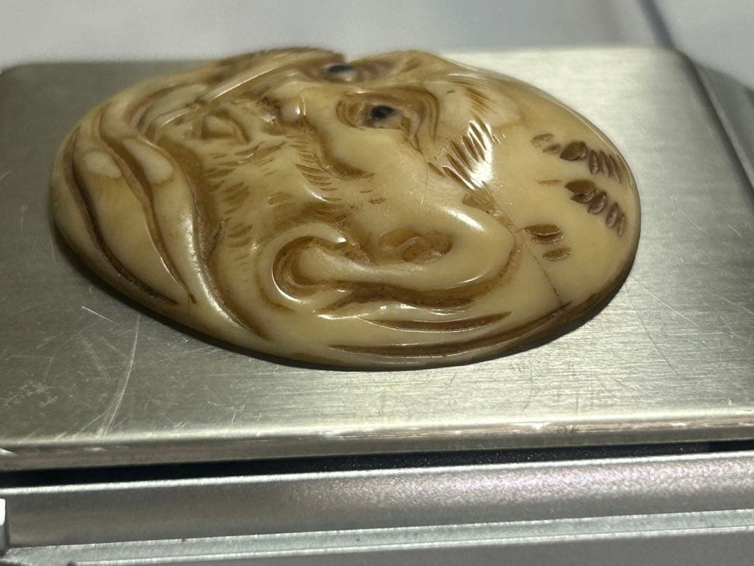 鯨歯 本鯨歯 マッコウクジラ 達磨大師　達磨　だるま　饅頭 置物 根付？縁起物