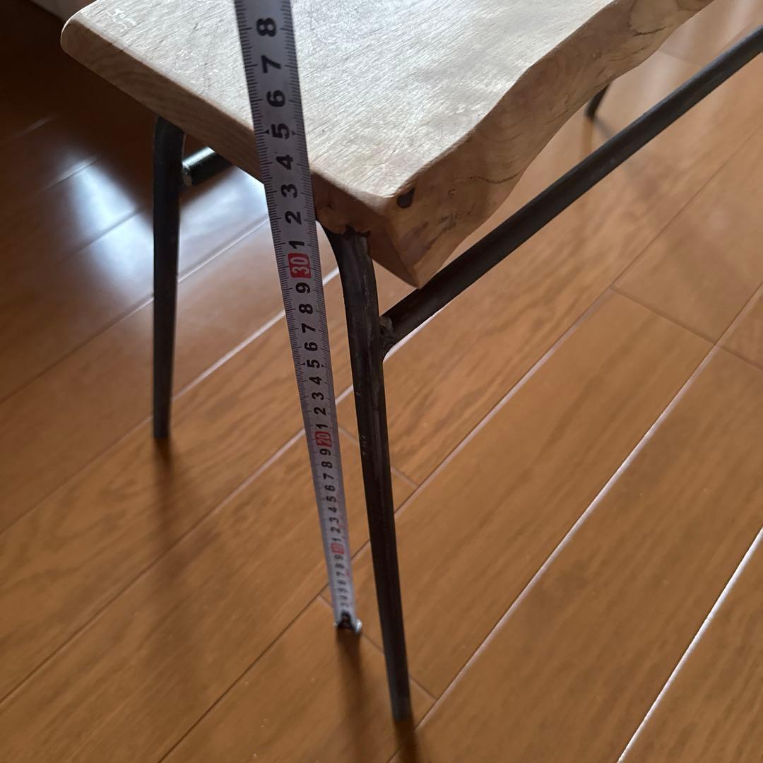 鉄脚と一枚板の小さなサイドテーブル