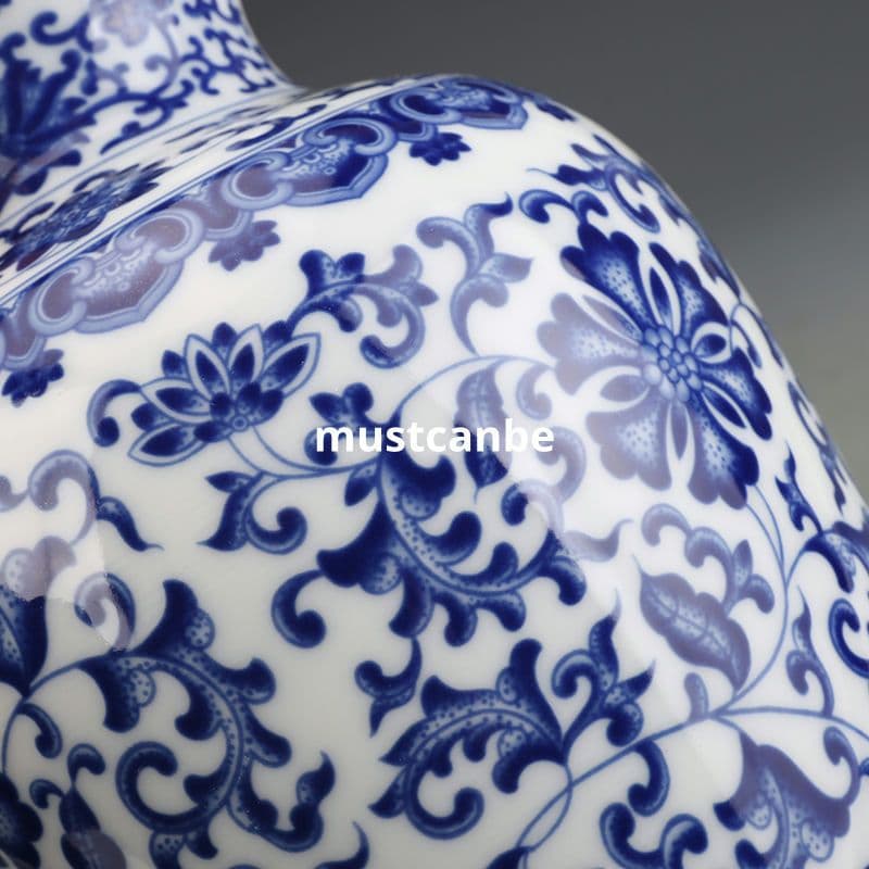 清乾隆青花纏枝紋冬瓜瓶 景徳鎮 陶磁器 装飾品 現代工芸品 美術品 置物