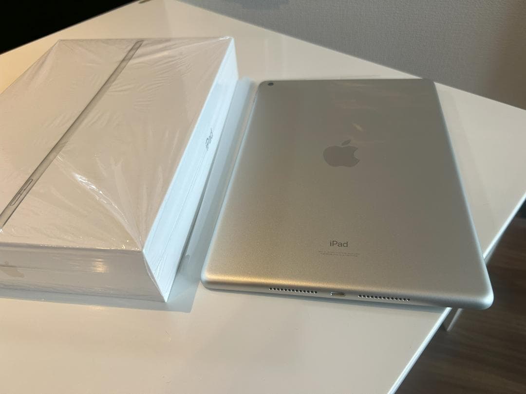 Apple iPad 第9世代 シルバー 本体　超美品