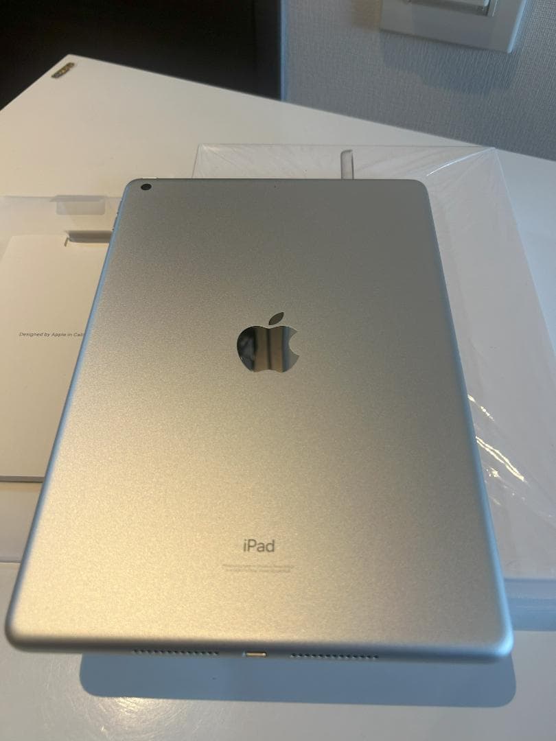 Apple iPad 第9世代 シルバー 本体　超美品