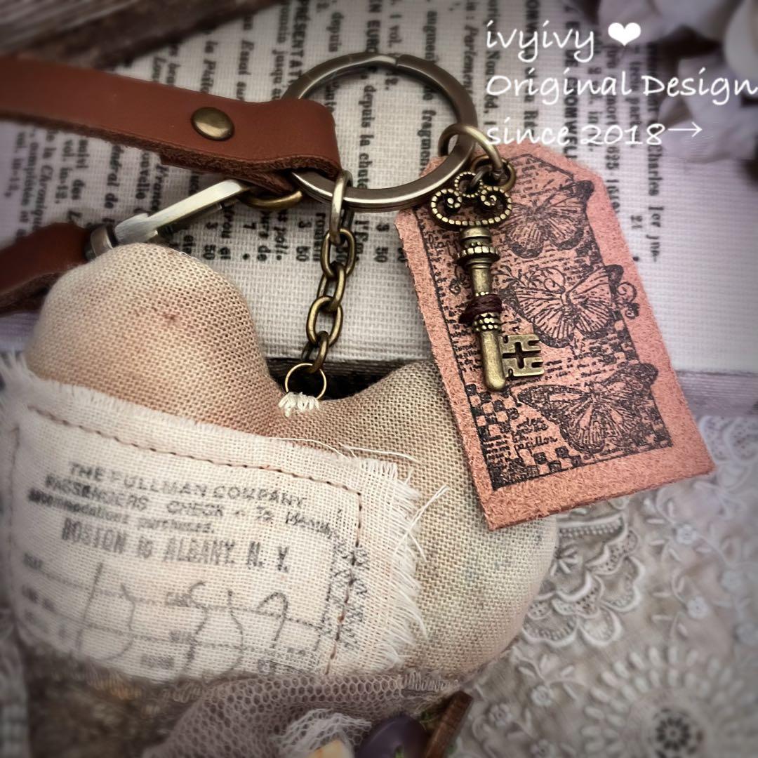 ✿α 様⭕️ Antique style ふっくらハートのバッグチャーム