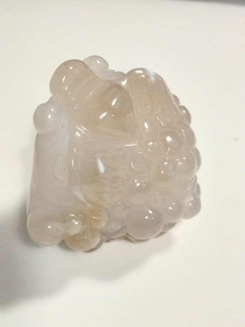 笑う銭蛙彫刻晶洞瑪瑙置物