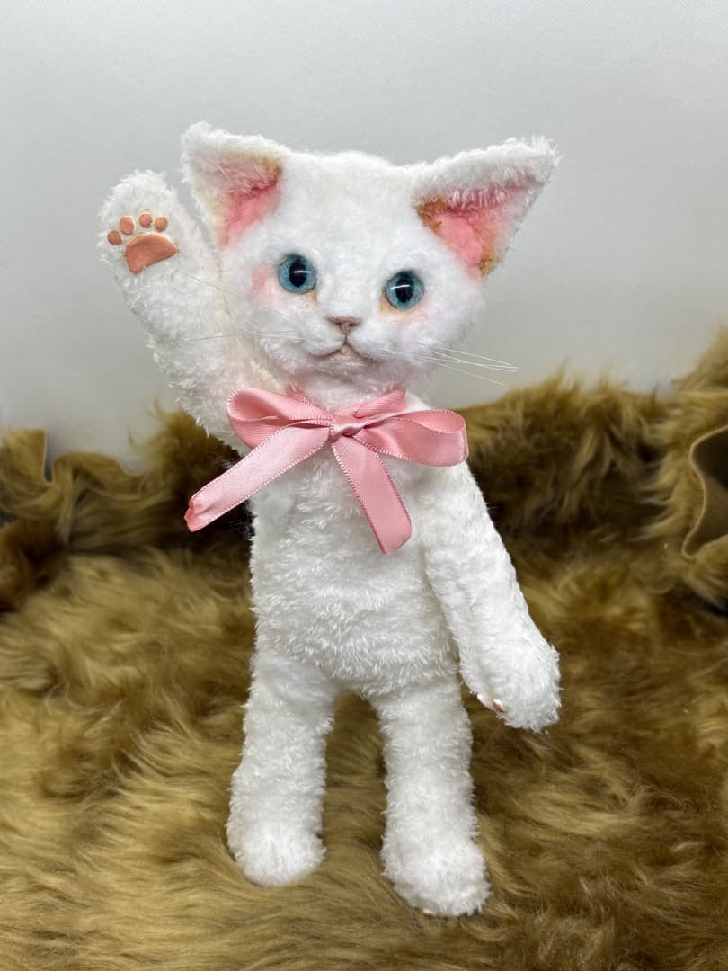 A猫 白猫のアートドール【ハンドメイド 人形 猫 ぬいぐるみ
