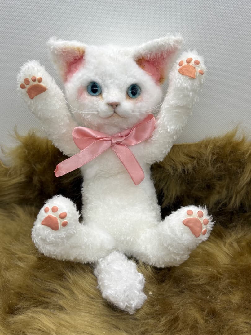 A猫 白猫のアートドール【ハンドメイド 人形 猫 ぬいぐるみ
