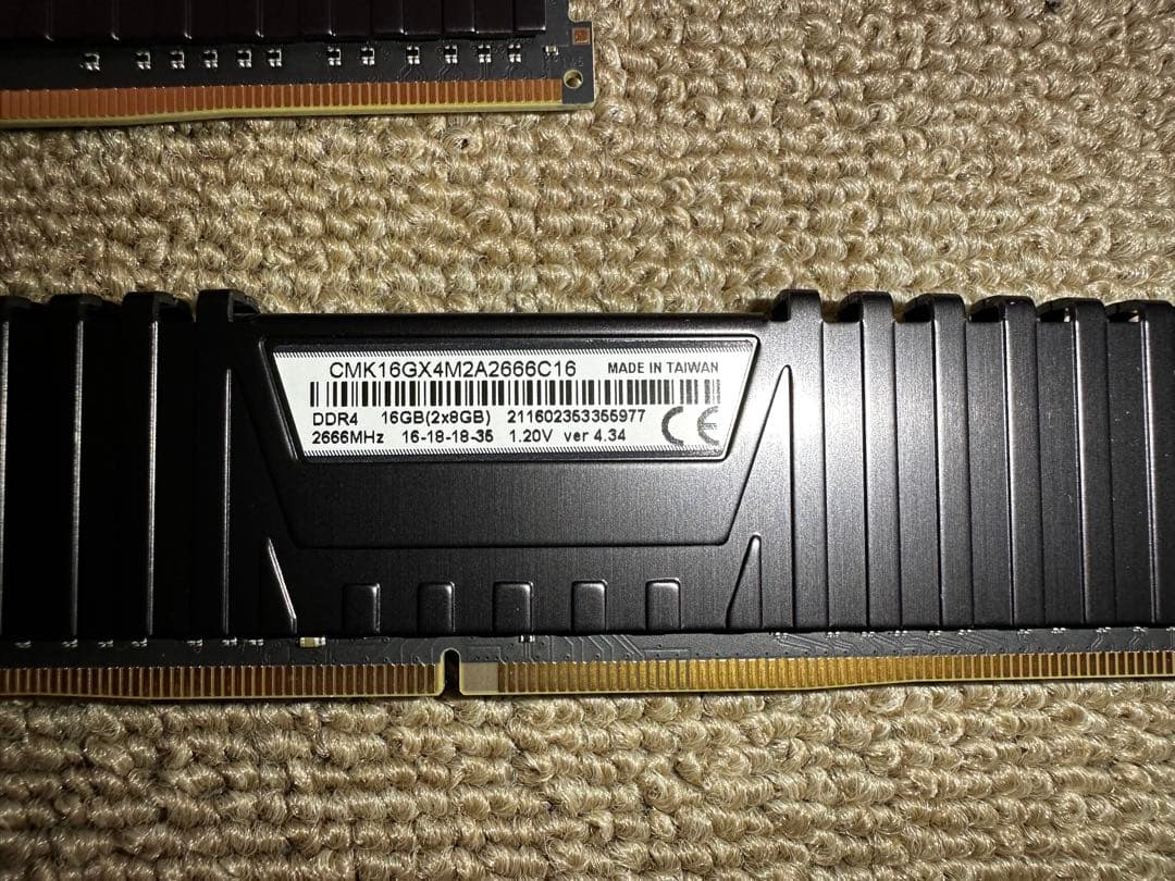 メモリー Vengeance DDR4 16GB (2x8GB) 2666MHz