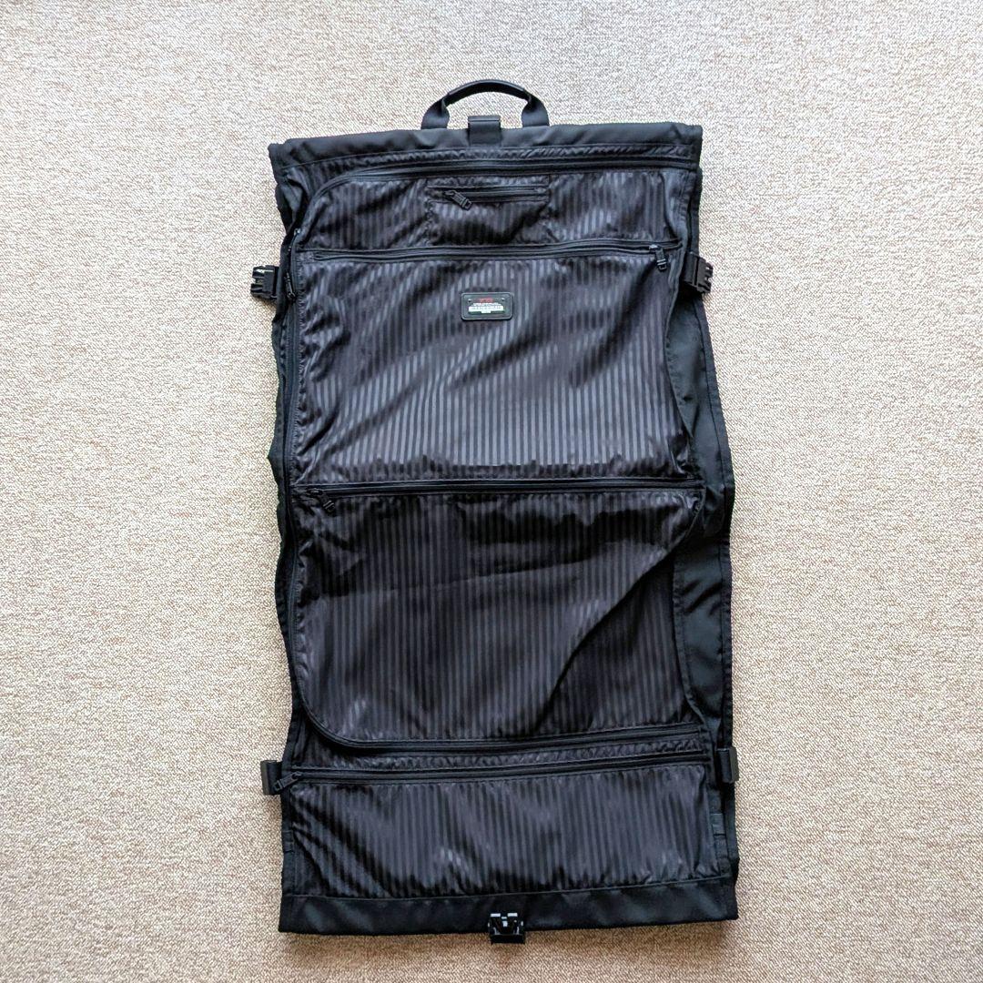 TUMI ブラック ガーメントバッグ　大容量