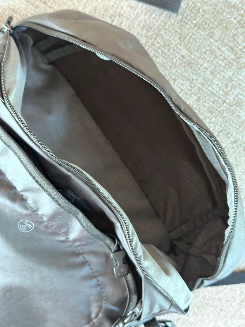 中古・美品deuter DUFFEL PRO 40 リュック型ダッフルバッグ