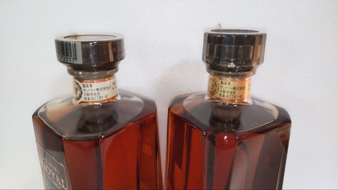 サントリー　ローヤル　スリムボトル　２本セット（700ml、660ml）