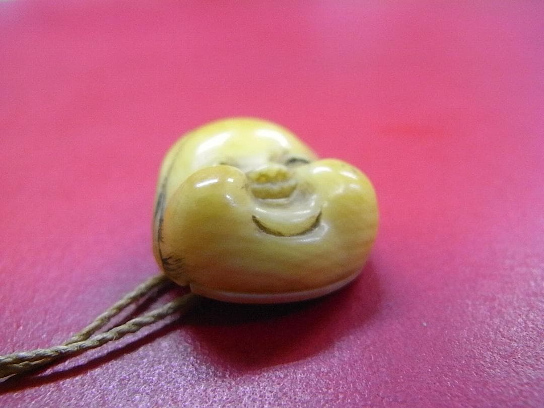 おかめ　細工彫刻　根付