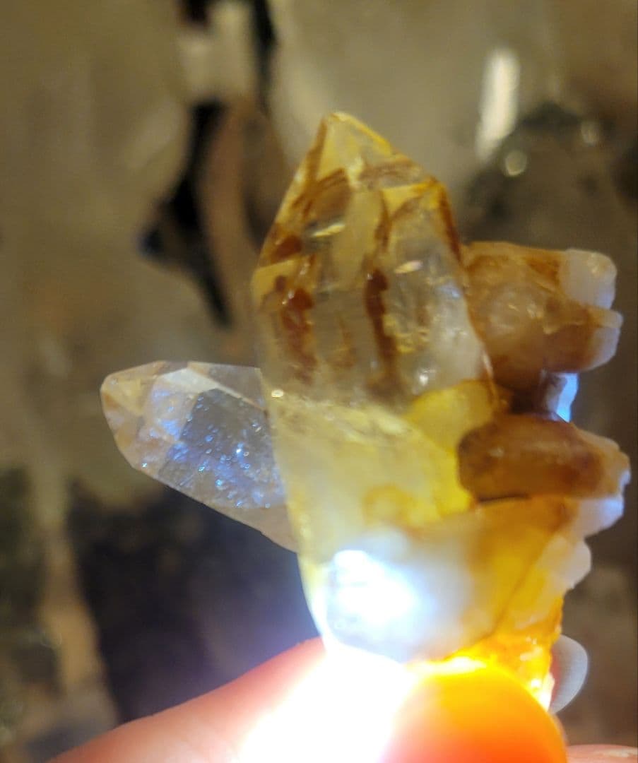 ！神聖　ヒマラヤ鉱山ガネーシュヒマール産 ヒマラヤ水晶ポイント 虹あり